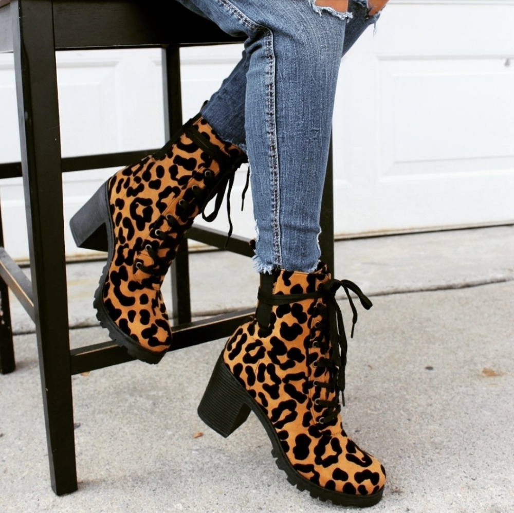 🚨END OF SUMMER SALE// Boots leopard lace up - Picture 3 of 8